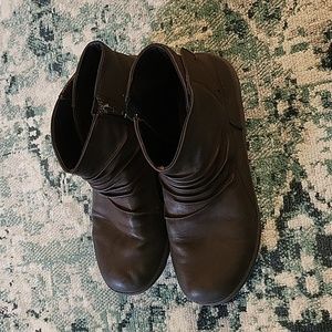 Sketchers waterproof boots SIZE 10